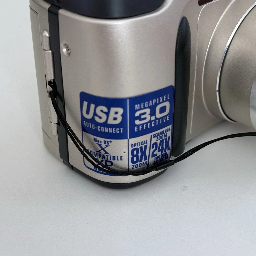Olympus Camedia C-720 Ultra Zoom 3.0MP Digital CAMERA ONLY Silver POWERS ON